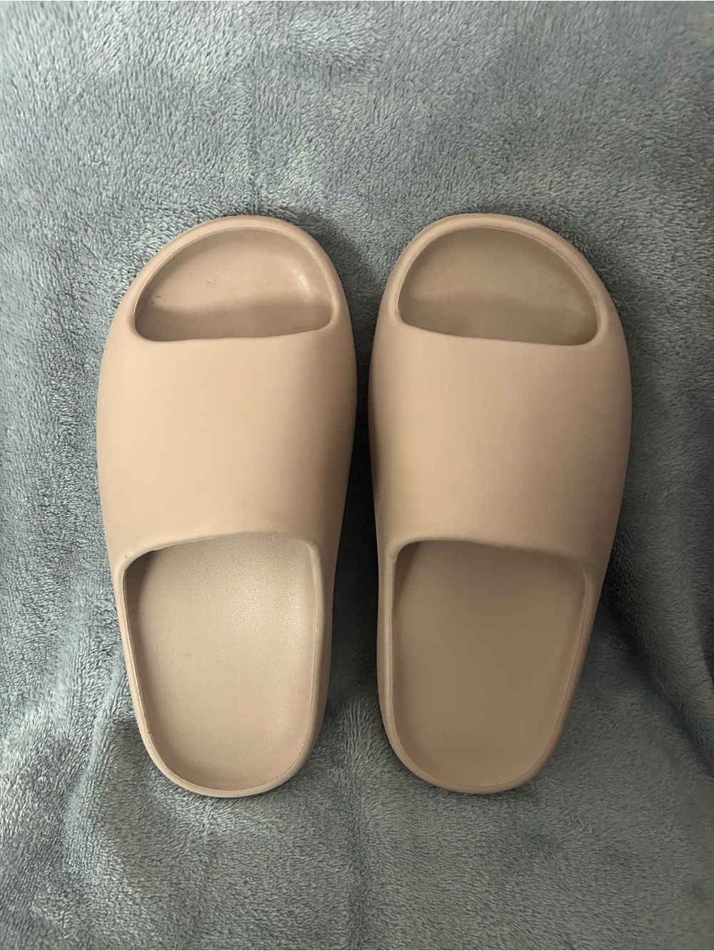 Minimalist Slide Sandals in Beige